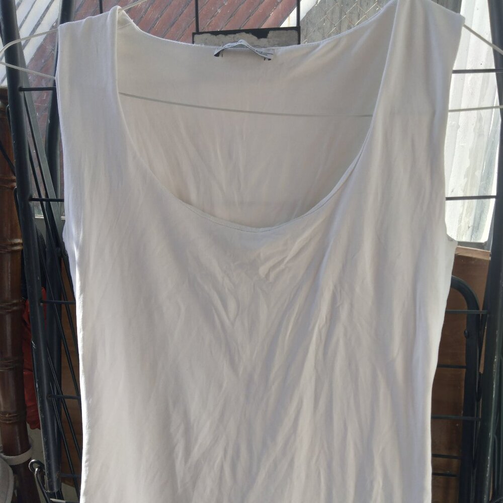 ZARA W/B COLLECTION WHITE SLEEVELESS TOP TANK ROUND NECK SIZE MEDIUM